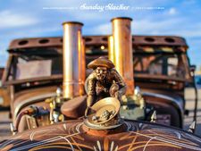 വിചിത്രരൂപം പൂണ്ട ഹൂഡ് ഓര്‍ണമെന്റുകള്‍