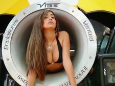 ചെവി പൊത്തുക, കണ്ണ് തുറന്ന് കാണുക!!