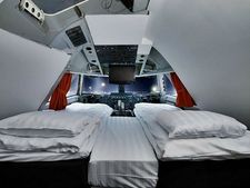 ബോയിങ് വിമാനത്തെ ഹോസ്റ്റലാക്കിയപ്പോള്‍