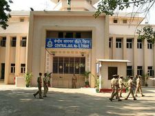 തിഹാര്‍ ജയിലില്‍ കാര്‍ നിര്‍മാണം