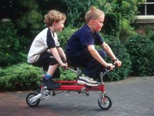 സൈക്കിളിലേറി ചിരി വരുമ്പോള്‍