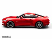 ചരിത്രത്തിലാദ്യത്തെ റൈറ്റ് ഹാന്‍ഡ് ഡ്രൈവ് മസ്റ്റാങ് പാരിസില്‍