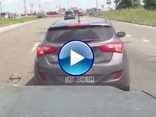 നടുവിരല്‍ പൊക്കിയ ഹ്യൂണ്ടായ് യാത്രികയ്ക്ക് പണി