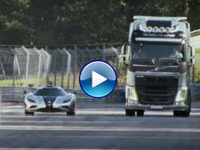 വോള്‍വോ ട്രക്കുമായി കൊയെനിഗ്‌സെഗ് വണ്‍: 1 ഏല്‍ക്കുന്നു