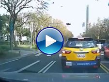 ഭാഗ്യവതിയായ ഒരു സൈക്കിള്‍ യാത്രികയെ കാണാം