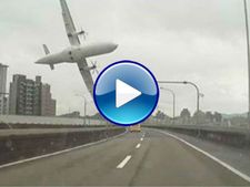 തായ്‌വാന്‍ വിമാനാപകടത്തിന്റെ വീഡിയോ വൈറലാകുന്നു