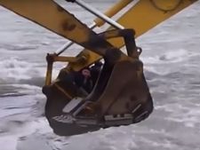 എസ്കവേറ്ററുകളുപയോഗിച്ച് നദി മുറിച്ചു കടക്കാമോ?