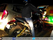 മഹീന്ദ്ര മോജോ ബങ്കളുരു എംജി റോഡിൽ ടെസ്റ്റ് ചെയ്യുന്നു!