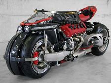 മസെരാട്ടി എൻജിൻ ഘടിപ്പിച്ച ഭീമൻ ക്വാഡ് ബൈക്ക്