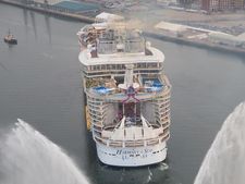 യാത്രക്കാർക്കായി അത്ഭുതങ്ങൾ ഒരുക്കി 'ഹാർമണി ഓഫ് ദി സീസ്'