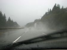 മഴക്കാല ഡ്രൈവിംഗ് സുഖകരവും സുരക്ഷിതവുമാക്കാം, എങ്ങനെ?