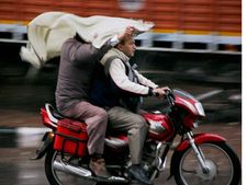 ഇന്ത്യയിൽ മരണപ്പെടുന്നവർ കൂടുതലും ബൈക്ക് യാത്രക്കാർ; ഹെൽമെറ്റ് രക്ഷയാകുമെങ്കിൽ എന്തിന് മടിക