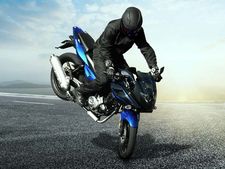 ബജാജ് പൾസർ 220എഫ് വിപണിയിൽ!!