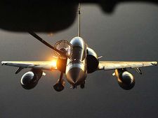 ആകാശത്ത് വട്ടമിട്ട് പറന്ന് ഇന്ത്യയ്ക്ക് കാവലാളായി ഈ യന്ത്രകാക്ക; പാകിനെതിരെയുള്ള ഒരു വജ്രായ