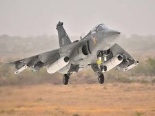 കരുത്തനിൽ കരുത്തനാകാൻ തേജസ്; പാക് ജെറ്റുകളിനി വെറും നോക്കുകൂത്തികൾ!!