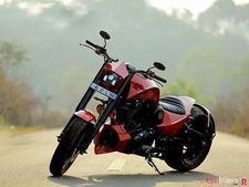 ഇത് അപാര മേക്കോവര്‍; കണ്ടാല്‍ പറയുമോ ഇത് റോയല്‍ എന്‍ഫീല്‍ഡാണെന്ന്?