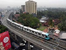 കൊച്ചി മെട്രോ കോച്ചില്‍ ചോര്‍ച്ചയില്ല; കണ്ടത് എസിയില്‍ നിന്നുള്ള വെള്ളമെന്ന് അധികൃതര്‍