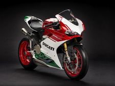 അവസാന ട്വിന്‍ സിലിണ്ടര്‍ സൂപ്പര്‍ബൈക്കിനെ ഡ്യുക്കാറ്റി ഇന്ത്യയില്‍ അവതരിപ്പിച്ചു; ഇനി V4 യുഗം!