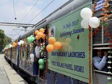 സൗരോര്‍ജ്ജ ഡെമു ട്രെയിനുമായി ഇന്ത്യന്‍ റെയില്‍വെ ചുവട് വെയ്ക്കുന്നത് ചരിത്രത്തിലേക്ക്