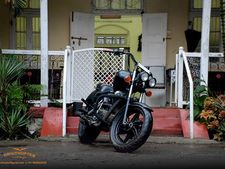 'ചാര്‍ക്കോള്‍', ഇത് റോയല്‍ എന്‍ഫീല്‍ഡിന്റെ ചോപ്പര്‍ മുഖം!