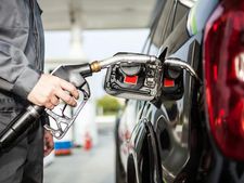 ശരിക്കും കാറില്‍ പ്രീമിയം ഇന്ധനം നിറയ്‌ക്കേണ്ട ആവശ്യമുണ്ടോ?