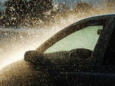 മഴയ്ക്ക് ശേഷം കാര്‍ ഉടനടി കഴുകണമെന്ന് പറയാന്‍ കാരണം