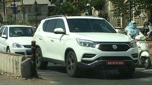 കാത്തിരിപ്പ് ഏറെയില്ല, മഹീന്ദ്ര XUV700 ഇങ്ങെത്തി; എതിരാളികള്‍ ഫോര്‍ച്യൂണറും എന്‍ഡവറും!