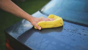 കാറിന്റെ തിളക്കം നിലനിര്‍ത്താന്‍ വോഡ്കയും ടൂത്ത്‌പേസ്റ്റും!