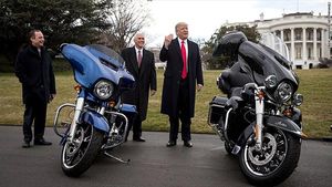 അവസാനനിമിഷം ഹാര്‍ലി കൈയ്യൊഴിഞ്ഞു, നെഞ്ചു തകര്‍ന്ന് ട്രംപ് — പ്രതിഷേധം കടിച്ചമര്‍ത്തി ട്വീറ്റ്