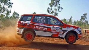 ജനപ്രിയ കാറുകളുടെ റേസ് പതിപ്പുകള്‍; മാരുതി ബ്രെസ്സ മുതല്‍ മഹീന്ദ്ര XUV500 വരെ