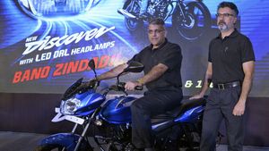 ഡിസ്‌കവര്‍ 100, ബജാജിന് സംഭവിച്ച വലിയ പിഴ — കാരണം വെളിപ്പെടുത്തി രാജീവ് ബജാജ്