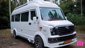 ടൊയോട്ടയുടെ ആഢംബരം പകർത്തി ഫോഴ്സ് ടെംപോ ട്രാവലർ — വീഡിയോ