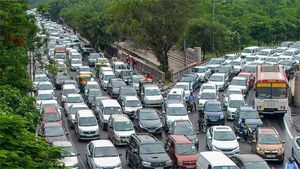 റോഡരികിൽ കാർ ഉപേക്ഷിച്ചാൽ പിഴ 36,000 രൂപ