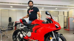 ബൈക്ക് റൈഡുകള്‍ ആസ്വദിക്കുന്നു; ഡ്യുക്കാട്ടി പാനിഗാലെ V2 സ്വന്തമാക്കി ഉണ്ണി മുകുന്ദന്‍