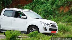 പരീക്ഷണയോട്ടത്തിനിടെ ക്യാമറ കണ്ണിൽ കുടുങ്ങി 2021 ഇസൂസു D-മാക്‌സ് V-ക്രോസ്