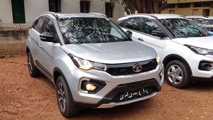 നവീകരിച്ച ടാറ്റ നെക്‌സോണ്‍ മികച്ചതോ? അടുത്തറിയാം; വീഡിയോ