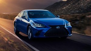 പരിഷ്കരിച്ച 2022 ES ഫെയ്‌സ്‌ലിഫ്റ്റ് അവതരിപ്പിച്ച് ലെക്സസ്