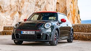 കാഴ്ച്ചയിൽ കൂടുതൽ സ്പോർട്ടിയർ, 2022 മോഡൽ ജോൺ കൂപ്പർ വർക്ക്സ് പുറത്തിറക്കി മിനി