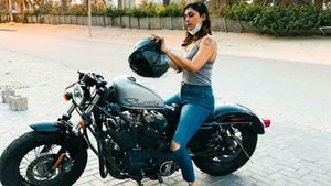 ഹാർലിയിൽ ചുറ്റികറങ്ങി മമ്ത; വീഡിയോ വൈറൽ