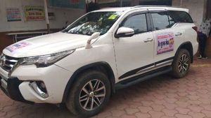 നാടിന് കൈതാങ്ങായി കോണ്‍ഗ്രസ് നേതാവ്; ടൊയോട്ട ഫോര്‍ച്യൂണര്‍ സംഭവന ചെയ്തു