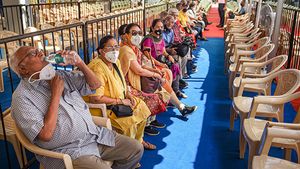 വാഹനത്തിൽ നിന്നിറങ്ങാതെ തന്നെ വാക്സിനെടുക്കാം; ഡ്രൈവ് ഇൻ വാക്സിൻ സെന്റുമായി മുംബൈ ഭരണകൂടം