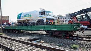 ഓക്‌സിജന്‍ കണ്ടെയ്‌നറുകള്‍ക്ക് GPS നിര്‍ബന്ധമെന്ന് റോഡ് മന്ത്രാലയം