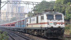 91 വർഷത്തെ പാരമ്പര്യം; മുംബൈ, പൂനെ നഗരങ്ങളെ ബന്ധിപ്പിക്കുന്ന ഡെക്കാൻ‌ ക്വീൻ ട്രെയിന്റെ ചരിത്രം ഇങ്ങനെ