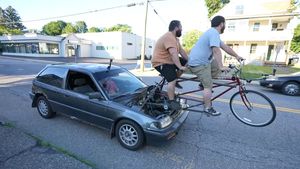 ഹോണ്ട സിവിക്കില്‍ നടത്തിയത് വിചിത്ര പരീക്ഷണം; വീഡിയോ വൈറല്‍