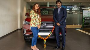 പിറന്നാള്‍ ദിനം ഇരിട്ടി മധുരമുള്ളതാക്കി ഹോക്കി ഇതിഹാസം ധന്‍രാജ് പിള്ള; എംജി ഗ്ലോസ്റ്റര്‍ സ്വന്തമാക്കി