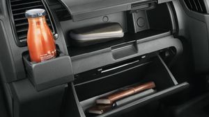 ഗ്ലോവ് ബോക്സ്! വളരെ സാധാരണമായ സ്റ്റോറേജ് കമ്പാർട്ട്മെന്റിന് ഈ പേര് വന്നതെങ്ങനെ? ഒരു കുഞ്ഞ് ചരിത്രം