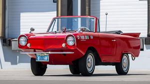 പറക്കും കാറുകൾ കോളിളക്കം സൃഷ്ടിക്കുന്ന യുഗത്തിൽ കൗതുകമായി ആംഫിക്കാർ 770