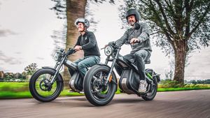 160 കിലോമീറ്റര്‍ ശ്രേണിയും തട്ടുപൊളിപ്പന്‍ ലുക്കും; ഇലക്ട്രിക് മോട്ടോര്‍സൈക്കിള്‍ അവതരിപ്പിച്ച് ബ്രേക്കര്‍