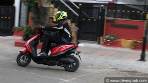 ദിനംപ്രതി നിരത്തിലെത്തുന്നത് ആയിരക്കണക്കിന് ഇവികൾ; ഇലക്ട്രിക് ടൂ-വീലറുകൾ പ്രിയമേറാനുള്ള കാരണങ്ങൾ ഇവ