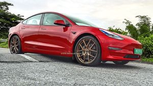 ഗ്രൗണ്ട് ക്ലിയറൻസ് ഇതുപോര; Tesla Model 3 ഇലക്‌ട്രിക്കിന്റെ അവതരണം വൈകിയേക്കാം